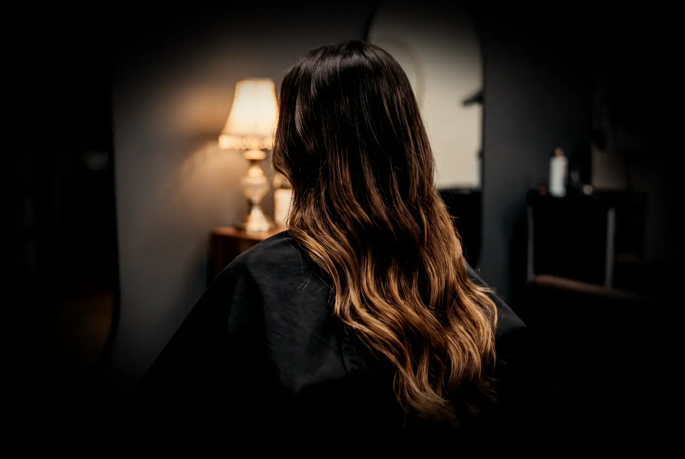 Balayage: tamni korijen s mekim karamel prijelazima prema vrhovima (demo prikaz)